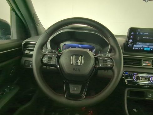 Used 2025 Honda Pilot Black Edition image 26