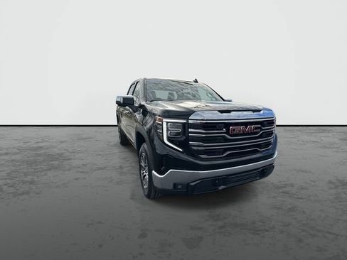 Used 2025 GMC Sierra 1500 SLT image 2