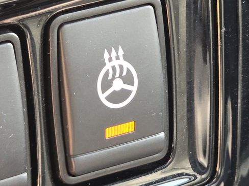 Used 2023 Nissan Titan PRO-4X w/ Pro-4x Convenience Package AWD/4WD image 12