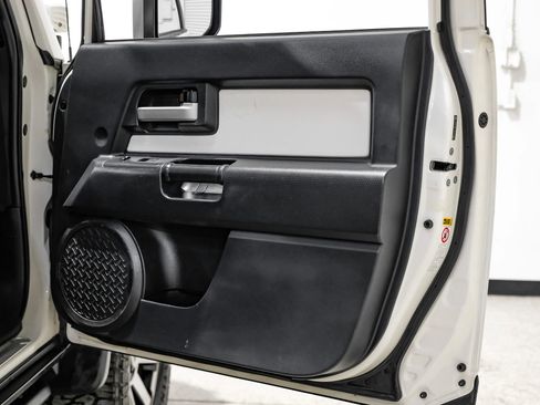 Used 2014 Toyota FJ Cruiser 4WD w/ Upgrade Package image 43