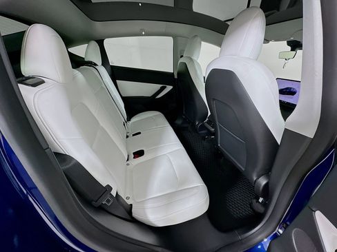 Used 2022 Tesla Model Y Long Range image 28