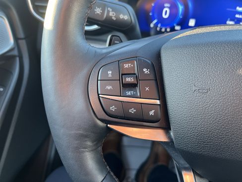 Used 2020 Ford Explorer Platinum w/ Premium Technology Package image 24