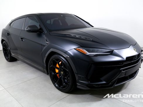 Used 2023 Lamborghini Urus Performante AWD/4WD image 3