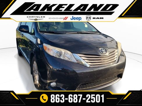 Used 2017 Toyota Sienna XLE w/ XLE Navigation Package AWD/4WD image 1