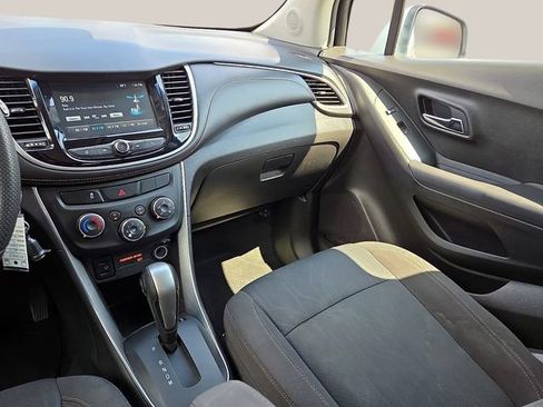 Used 2017 Chevrolet Trax LT FWD image 14