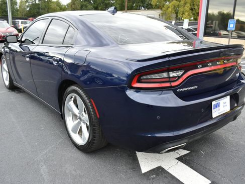 Used 2017 Dodge Charger R/T w/ Premium Group image 8