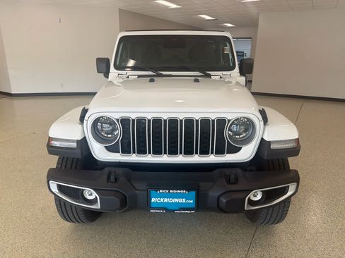 Used 2025 Jeep Wrangler Unlimited Sahara w/ Safety Group AWD/4WD image 4