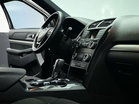 Used 2019 Ford Explorer XLT image 63