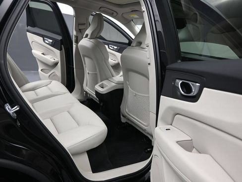 Certified 2024 Volvo XC60 B5 Core w/ Protection Package Premier AWD/4WD image 18