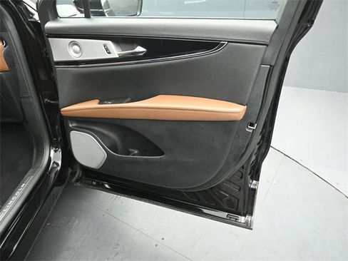 Certified 2023 Lincoln Nautilus Reserve w/ Equipment Group 202A image 34