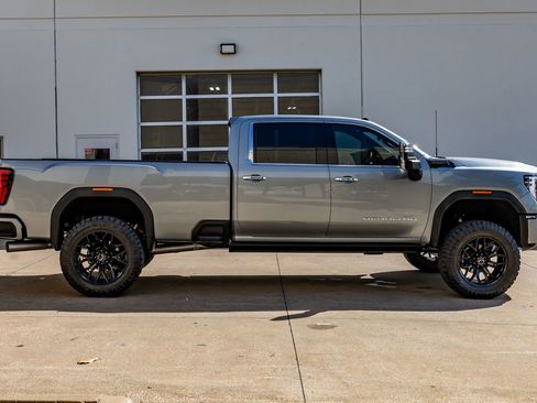Used 2024 GMC Sierra 3500 Denali Ultimate AWD/4WD image 11