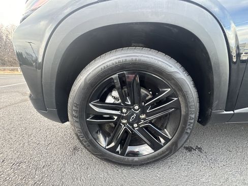 Used 2025 Chevrolet Trax ACTIV w/ Sunroof Package image 10