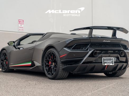 Used 2019 Lamborghini Huracan Performante AWD/4WD image 5