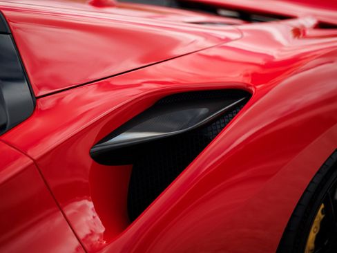 Used 2021 Ferrari F8 Tributo image 17