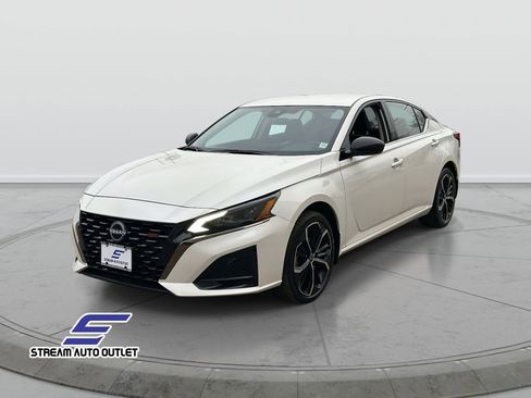 Used 2025 Nissan Altima 2.5 SR image 3