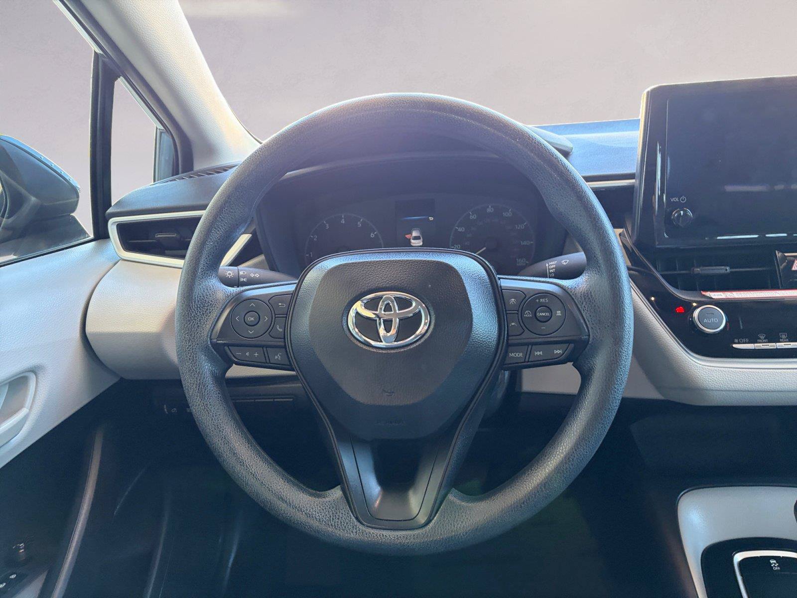 Used 2025 Toyota Corolla LE FWD image 12