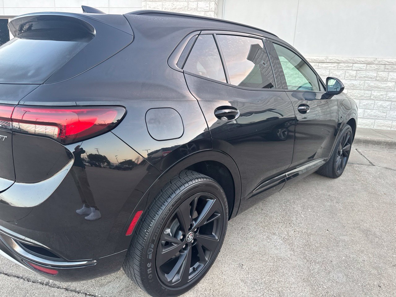 Used 2023 Buick Envision Essence w/ Sport Touring Package FWD image 4