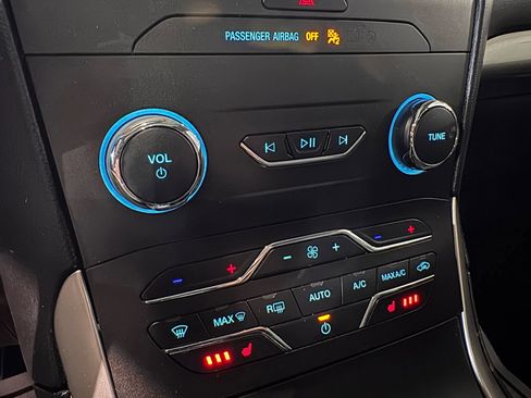 Used 2020 Ford Edge SEL w/ Cold Weather Package image 34