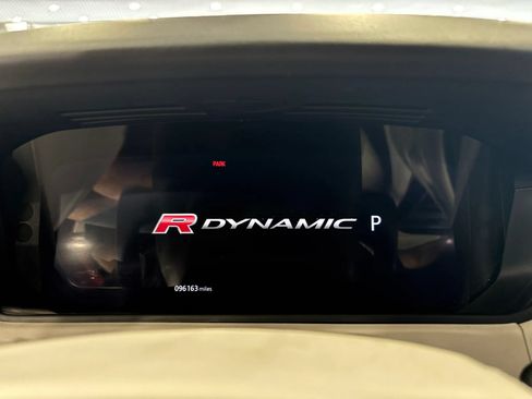 Used 2018 Land Rover Range Rover Velar R-Dynamic SE AWD/4WD image 32