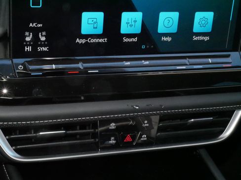 Used 2025 Volkswagen Atlas SE image 23