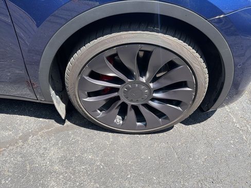 Used 2022 Tesla Model Y Performance AWD/4WD image 13