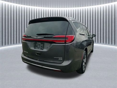Used 2021 Chrysler Pacifica Limited w/ Premium & Safety Sphere Group image 7