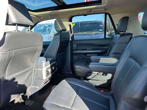 Used 2023 Ford Expedition XLT image 9