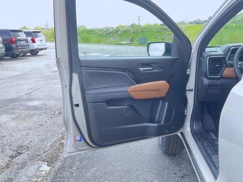 New 2026 GMC Canyon AT4 w/ Nightfall Essentials Package AWD/4WD image 9