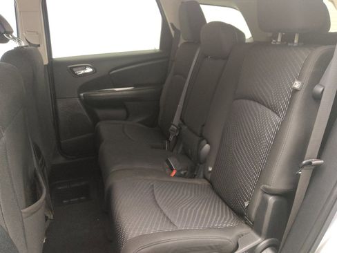 Used 2018 Dodge Journey SE w/ Popular Equipment Group FWD image 18