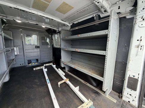 Used 2018 Ford Transit 250 130 Low Roof RWD image 7