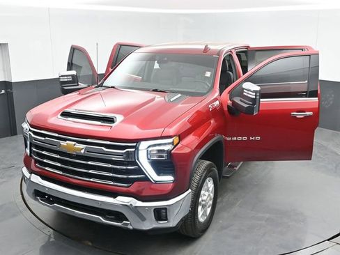 Used 2025 Chevrolet Silverado 2500 LTZ w/ LTZ Convenience Package AWD/4WD image 50