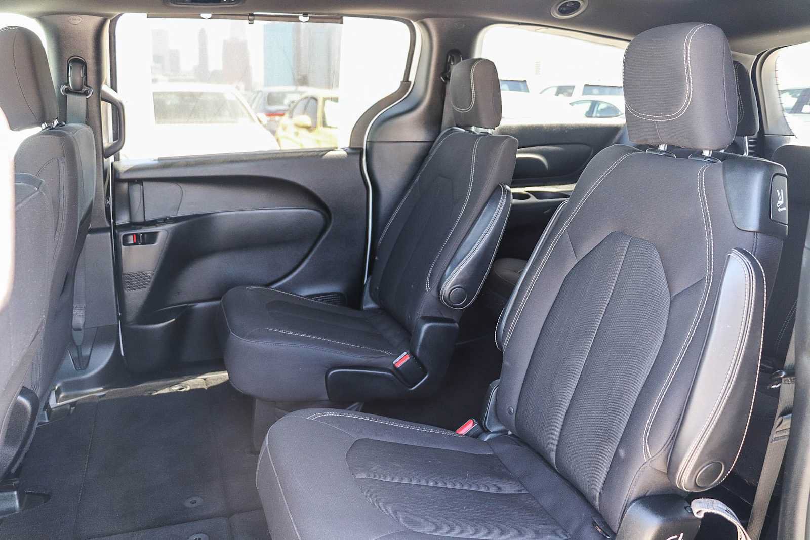Used 2018 Chrysler Pacifica Touring Plus w/ S Appearance Package FWD image 19