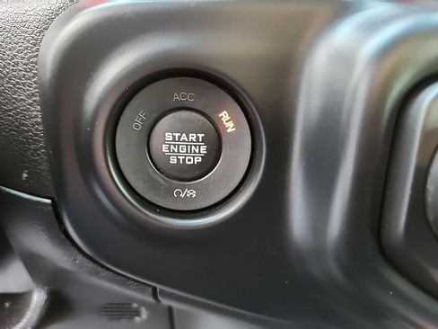 Used 2019 Jeep Wrangler Unlimited Rubicon w/ Dual Top Group AWD/4WD image 17