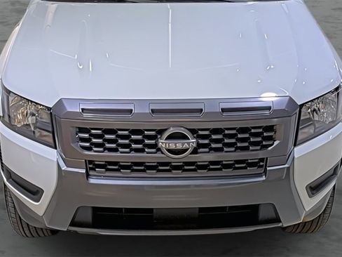 Used 2025 Nissan Frontier SV image 16