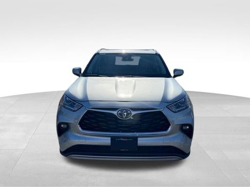 Used 2024 Toyota Highlander Platinum image 10