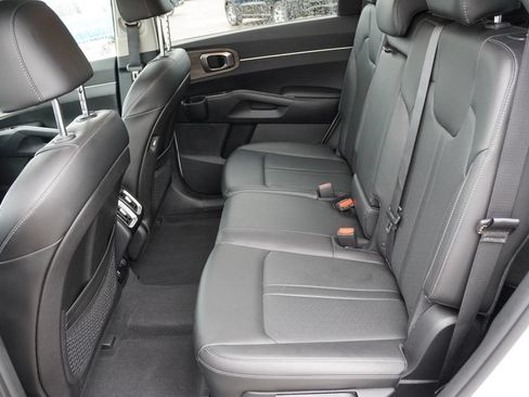 Certified 2023 Kia Sorento S AWD/4WD image 17