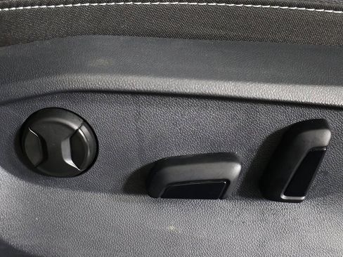 Used 2022 Volkswagen Taos SE w/ Driver Assistance Package image 31