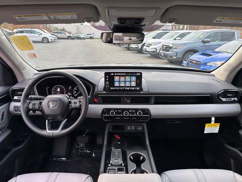 New 2025 Honda Pilot Touring image 34