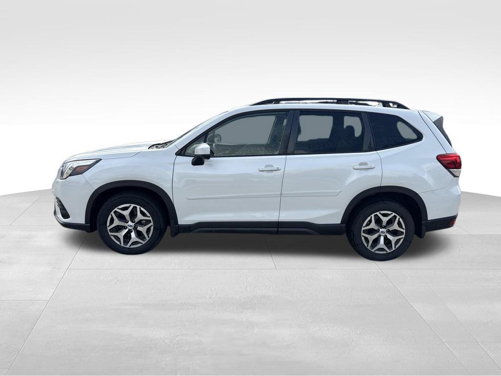 Used 2022 Subaru Forester Premium AWD/4WD image 2