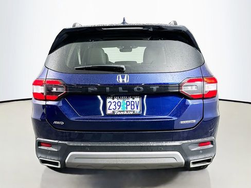 Used 2023 Honda Pilot Touring image 7