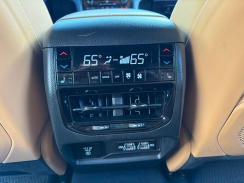 Used 2024 Jeep Grand Cherokee Summit AWD/4WD image 26
