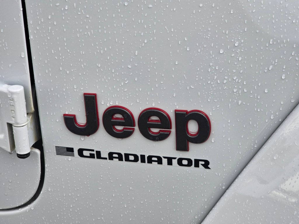 Used 2024 Jeep Gladiator Rubicon AWD/4WD image 32