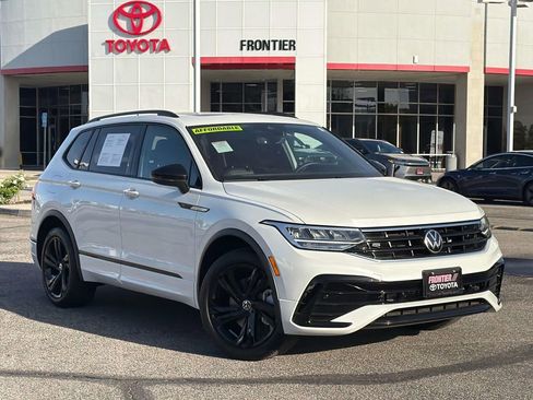 Used 2023 Volkswagen Tiguan SE R-Line image 1