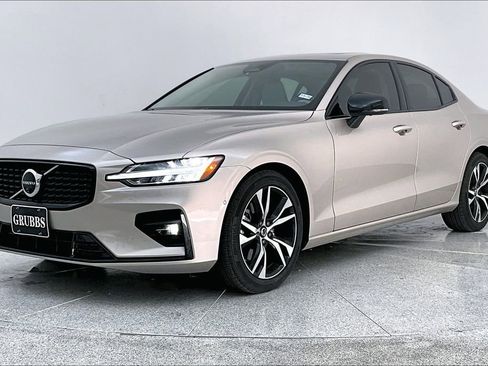 Certified 2025 Volvo S60 B5 Plus w/ Protection Package Premier image 15