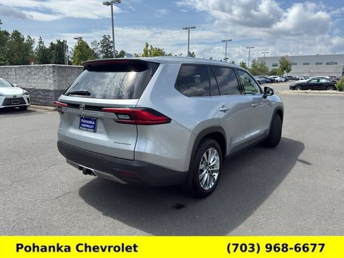 Used 2024 Toyota Grand Highlander AWD image 7