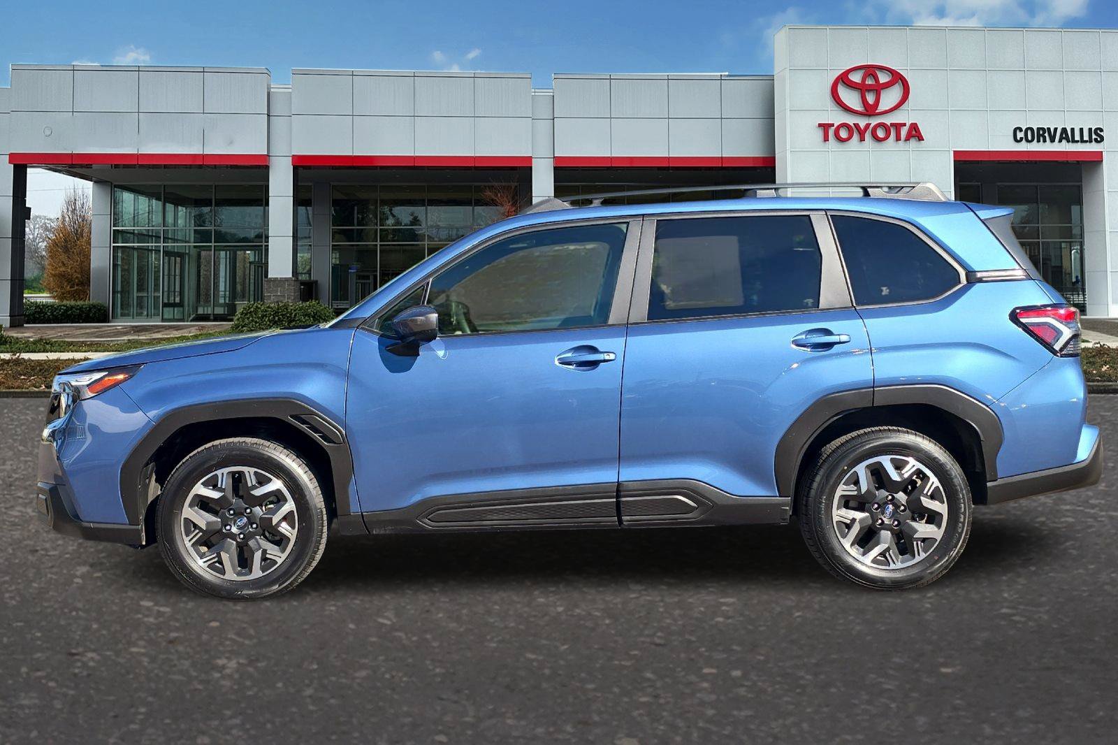 Used 2025 Subaru Forester Premium AWD/4WD image 7