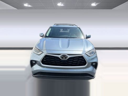 Used 2022 Toyota Highlander XLE image 6