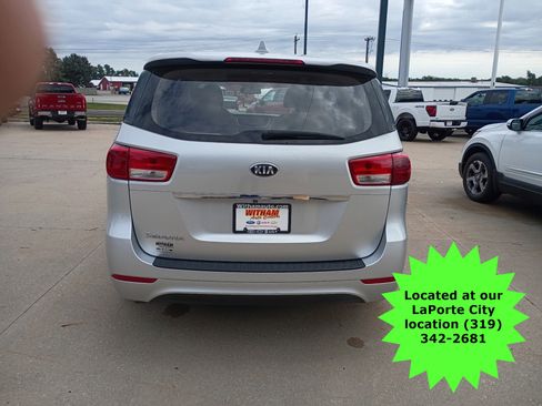 Used 2016 Kia Sedona L image 4