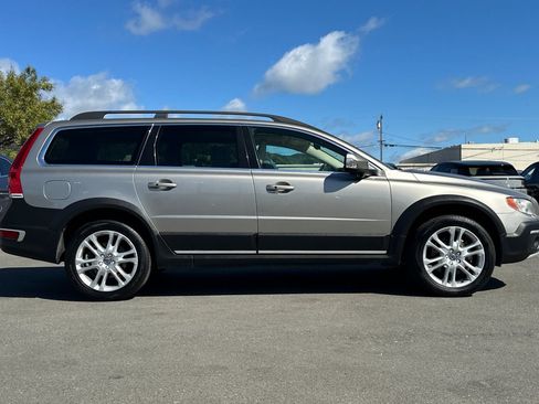 Used 2016 Volvo XC70 T5 Platinum w/ Protection Package image 8