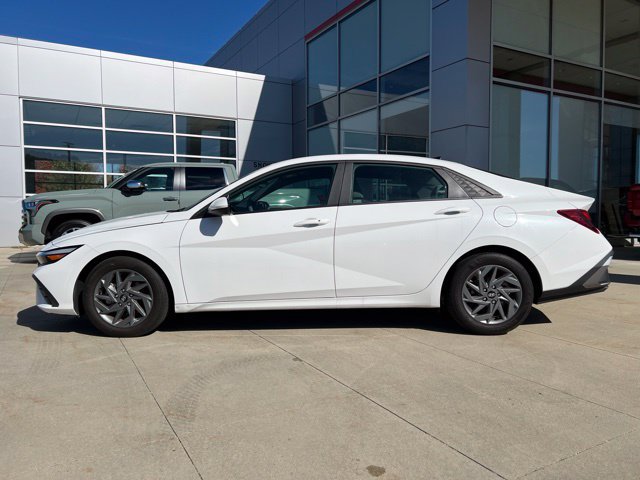 Used 2024 Hyundai Elantra SEL FWD image 5